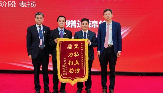qinb16_475145.jpg